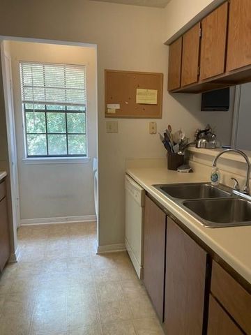 2401 Sycamore Avenue E7, Huntsville, TX 77340