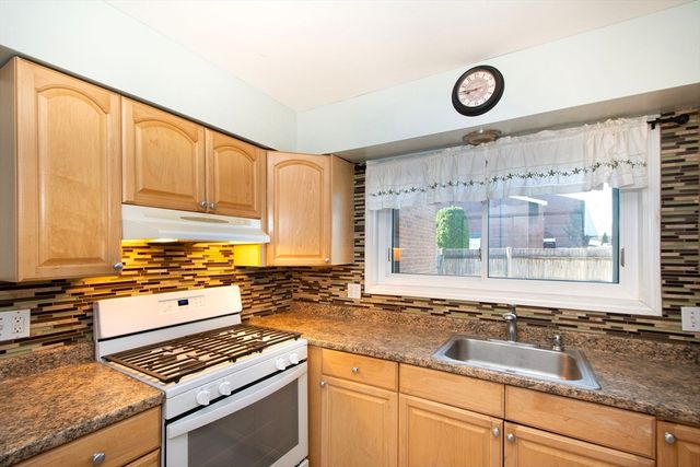 59 Rosewood Dr 59, Stoughton, MA 02072