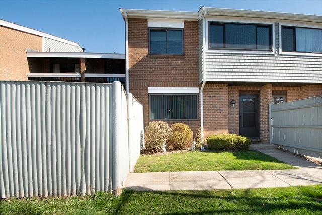 59 Rosewood Dr 59, Stoughton, MA 02072