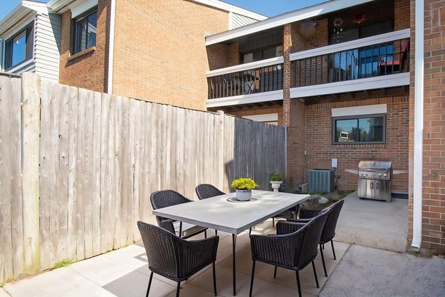 59 Rosewood Dr 59, Stoughton, MA 02072