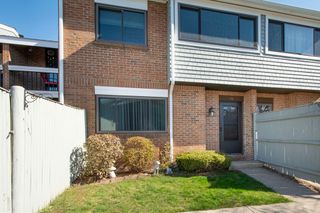 59 Rosewood Dr 59, Stoughton, MA 02072