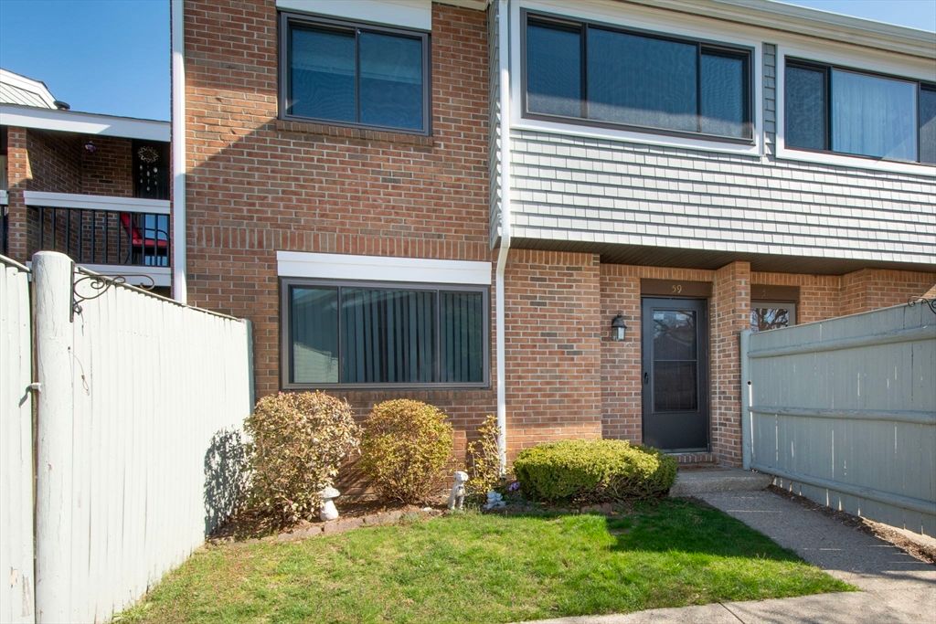 59 Rosewood Dr 59, Stoughton, MA 02072