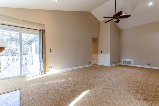 203 Blossom Court 203, Buffalo Grove, IL 60089