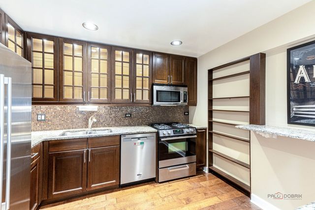 203 Blossom Court 203, Buffalo Grove, IL 60089