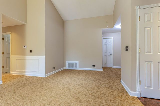 203 Blossom Court 203, Buffalo Grove, IL 60089