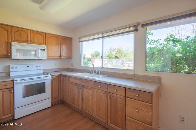 5210 W Monte Cristo Avenue, Glendale, AZ 85306