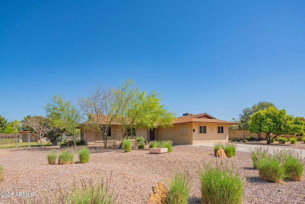 5210 W Monte Cristo Avenue, Glendale, AZ 85306