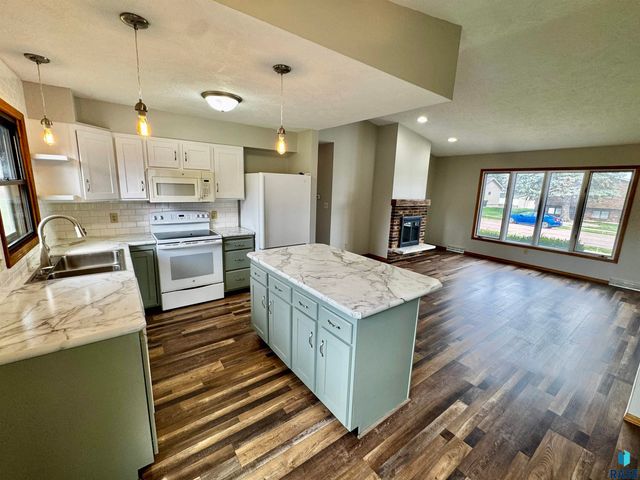4401 E 20th St Street, Sioux Falls, SD 57103