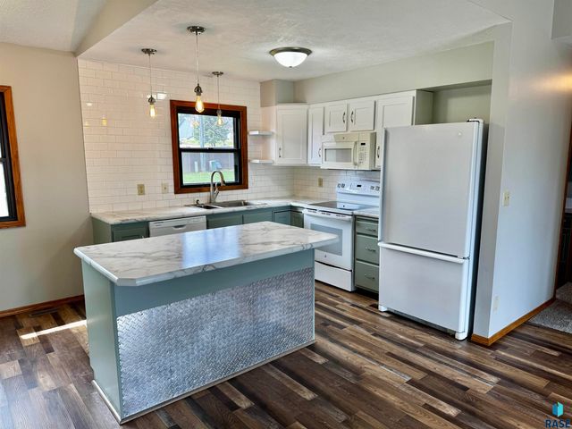 4401 E 20th St Street, Sioux Falls, SD 57103