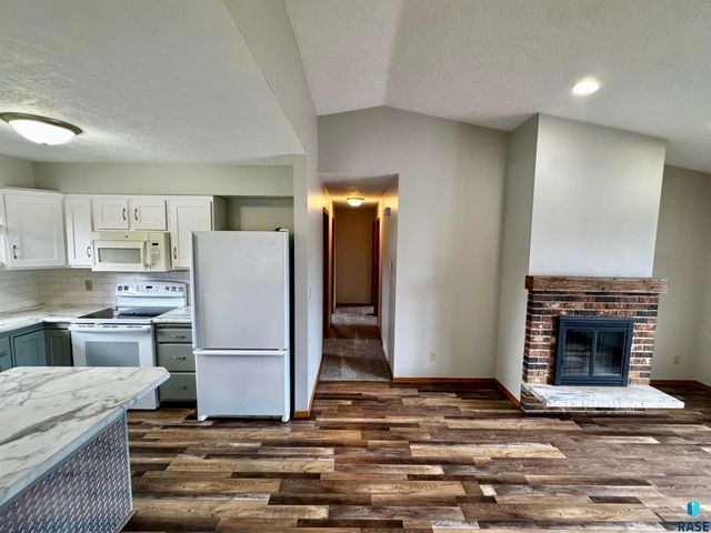 4401 E 20th St Street, Sioux Falls, SD 57103