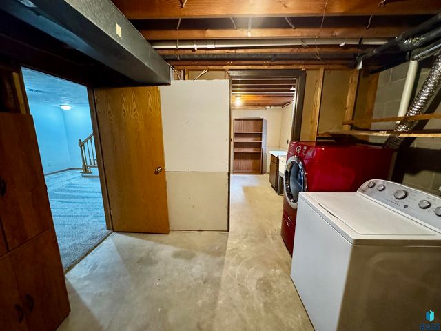 4401 E 20th St Street, Sioux Falls, SD 57103