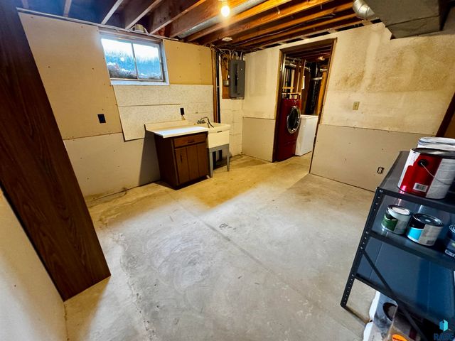 4401 E 20th St Street, Sioux Falls, SD 57103