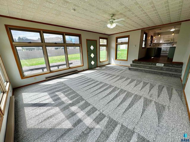4401 E 20th St Street, Sioux Falls, SD 57103