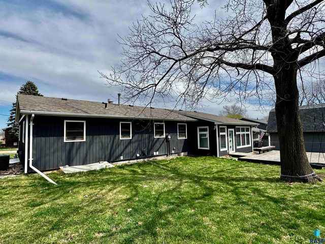 4401 E 20th St Street, Sioux Falls, SD 57103