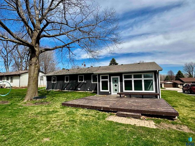 4401 E 20th St Street, Sioux Falls, SD 57103