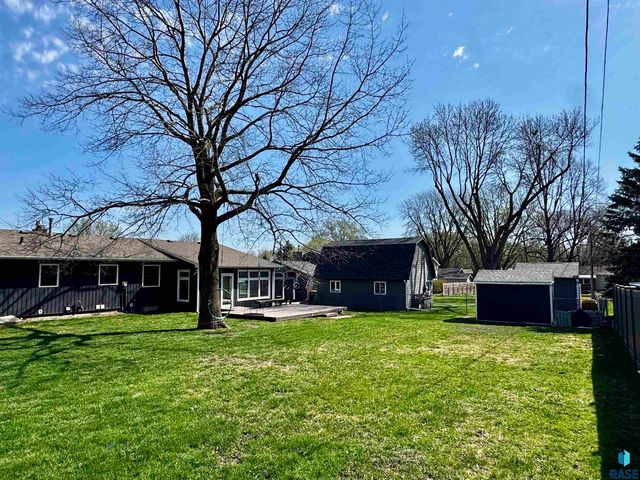 4401 E 20th St Street, Sioux Falls, SD 57103