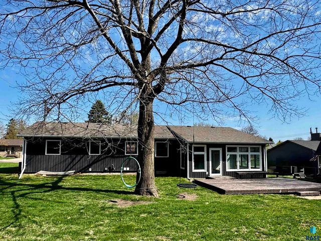 4401 E 20th St Street, Sioux Falls, SD 57103