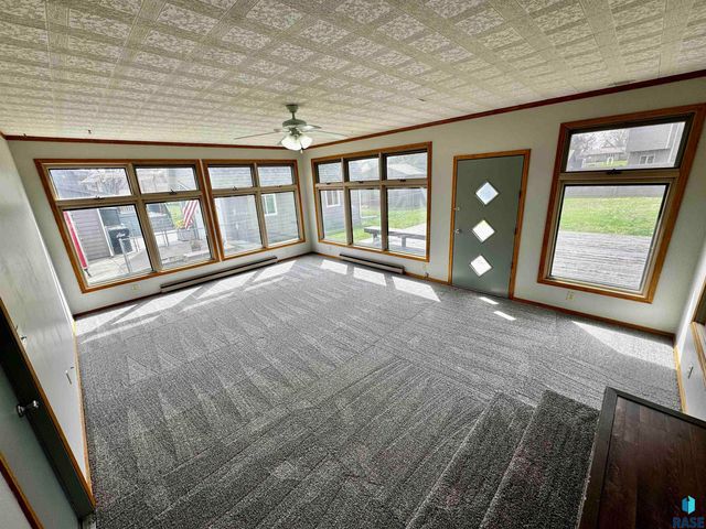 4401 E 20th St Street, Sioux Falls, SD 57103