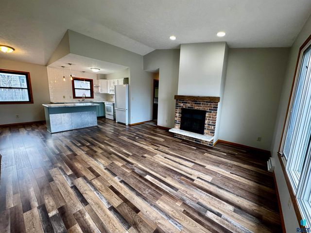 4401 E 20th St Street, Sioux Falls, SD 57103