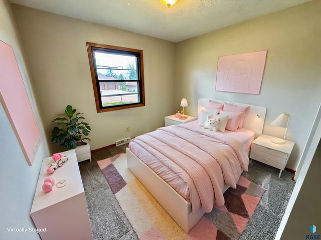 4401 E 20th St Street, Sioux Falls, SD 57103