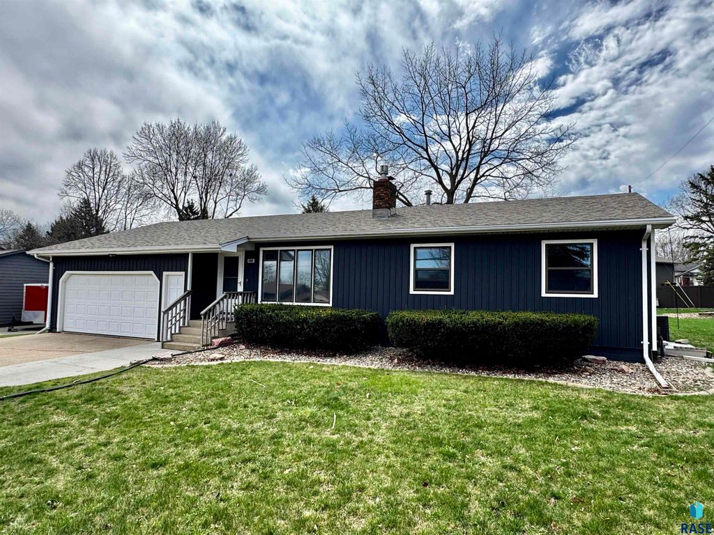 4401 E 20th St Street, Sioux Falls, SD 57103