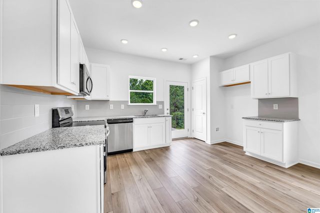 7355 UPLAND LOOP, Leeds, AL 35094