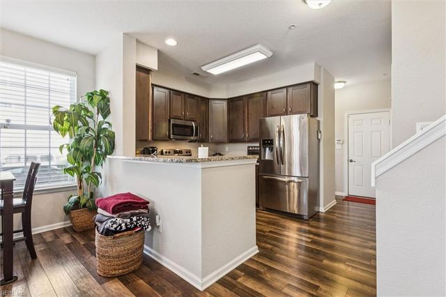 301 Waterside DR, Hampton, VA 23666