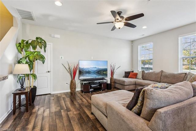 301 Waterside DR, Hampton, VA 23666