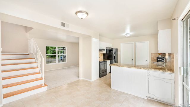 8019 Riata Ave, San Antonio, TX 78227