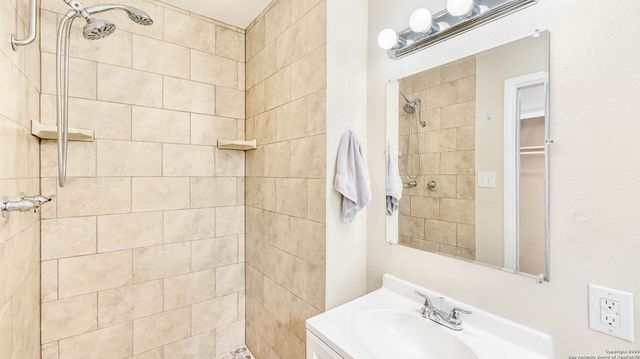 8019 Riata Ave, San Antonio, TX 78227