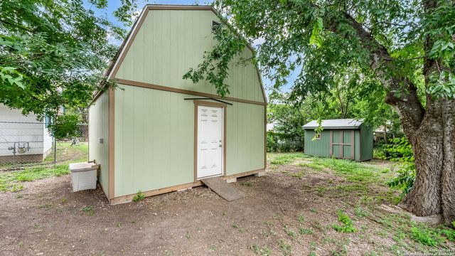 8019 Riata Ave, San Antonio, TX 78227