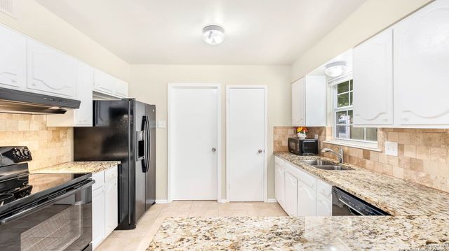 8019 Riata Ave, San Antonio, TX 78227