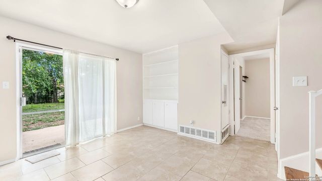 8019 Riata Ave, San Antonio, TX 78227