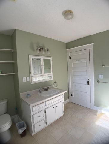725 Grove Street, Perry, IA 50220