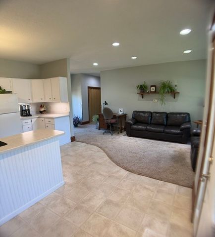 725 Grove Street, Perry, IA 50220