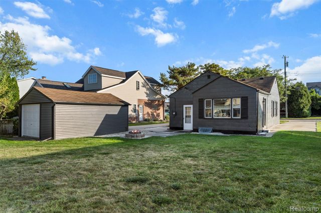 22421 Maple Street, St. Clair Shores, MI 48081