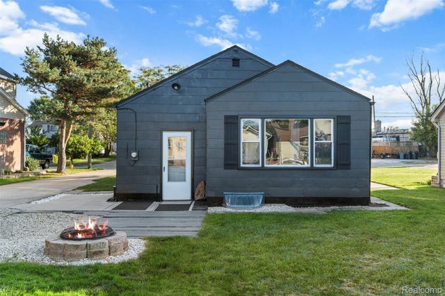 22421 Maple Street, St. Clair Shores, MI 48081