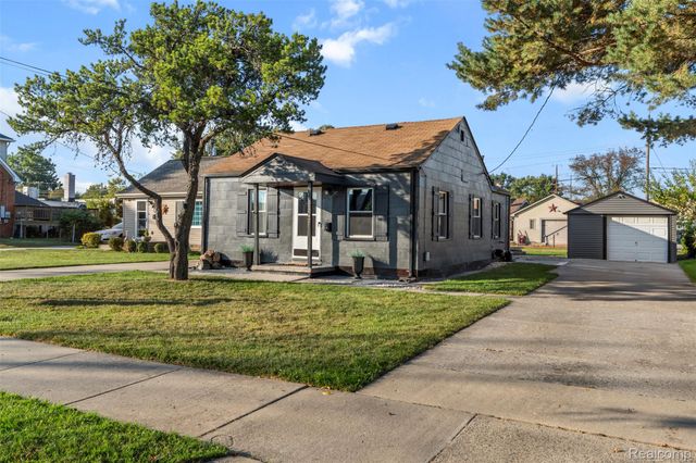 22421 Maple Street, St. Clair Shores, MI 48081