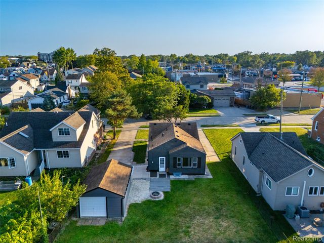 22421 Maple Street, St. Clair Shores, MI 48081