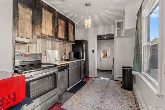 22421 Maple Street, St. Clair Shores, MI 48081