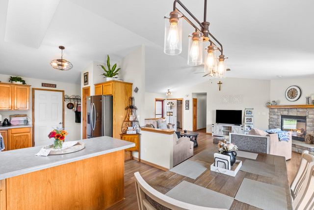 1205 Huron WAY, Hartford, WI 53027