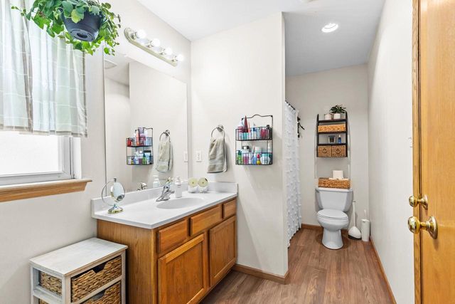 1205 Huron WAY, Hartford, WI 53027