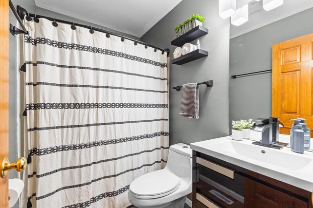 1205 Huron WAY, Hartford, WI 53027