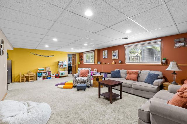 1205 Huron WAY, Hartford, WI 53027