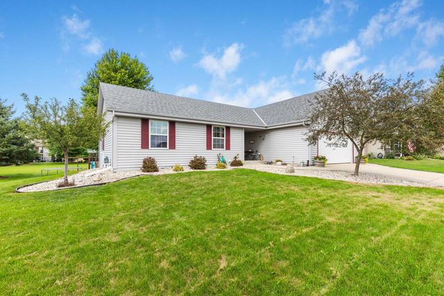 1205 Huron WAY, Hartford, WI 53027