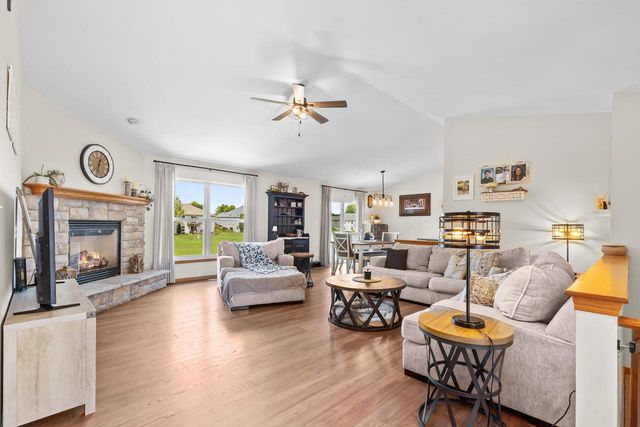 1205 Huron WAY, Hartford, WI 53027