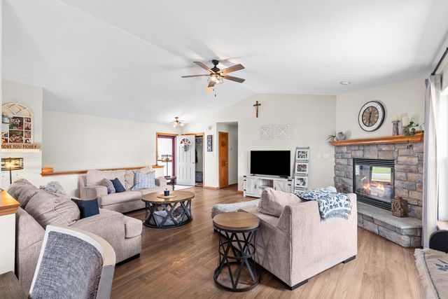 1205 Huron WAY, Hartford, WI 53027