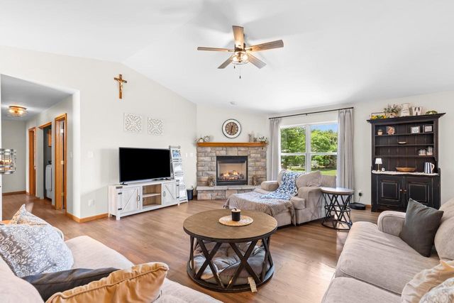 1205 Huron WAY, Hartford, WI 53027
