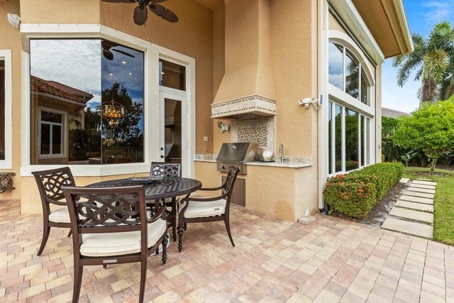 124 SE Rio Casarano, Port St Lucie, FL 34984