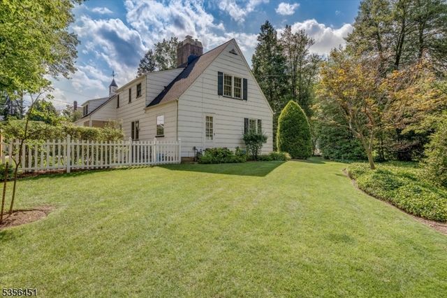 7 Folkstone Dr, Westfield Town, NJ 07090